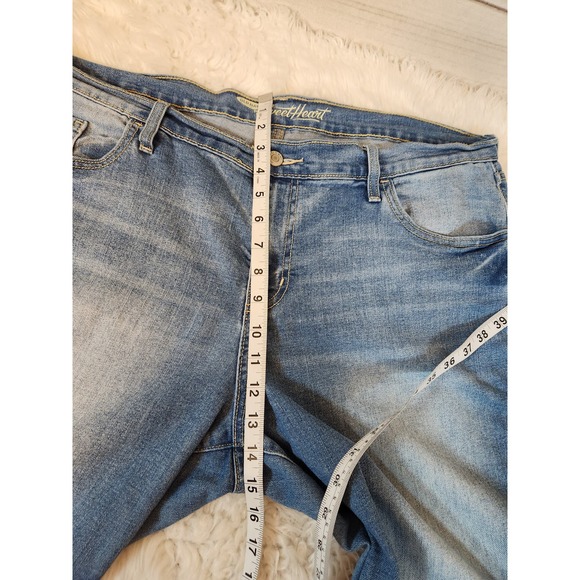 Old Navy Womens The SweetHeart Jean Shorts High Rise Roll-Cuffed Medium Wash 16 - Picture 6 of 7